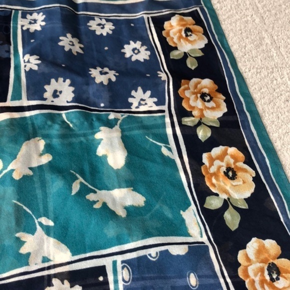 Soho Design group Charming floral print silk scarf - Picture 7 of 8